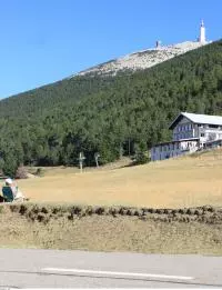 Vue sur le Mont-Ventoux depuis la station de Mont Serein