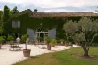 Extérieur de la Bastide de Marie dans le Luberon