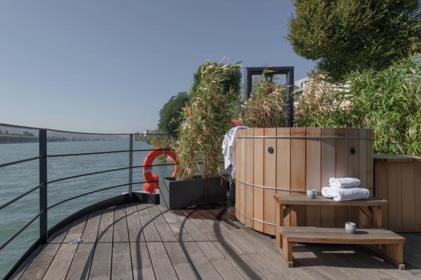 Bed and Bicycle - La Péniche