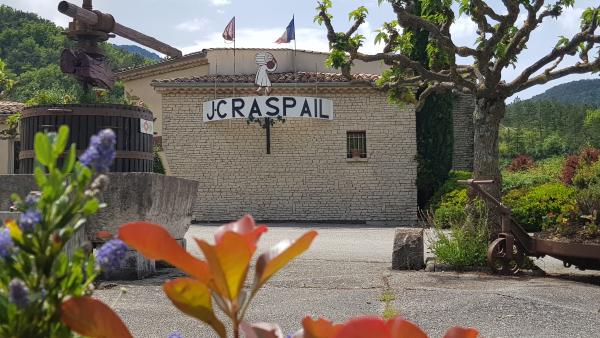 Aire de camping car à la Cave Raspail JC et Fils
