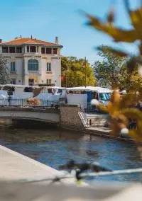 Vue sur le canal de L'Isle sur la Sorgue