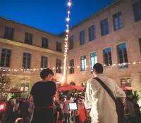Concert lors d'une soirée d'été à la Maison des Vins d'Avignon
