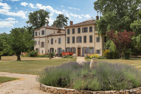 Sentier jeu de piste au coeur du vignoble au château  Clapier
